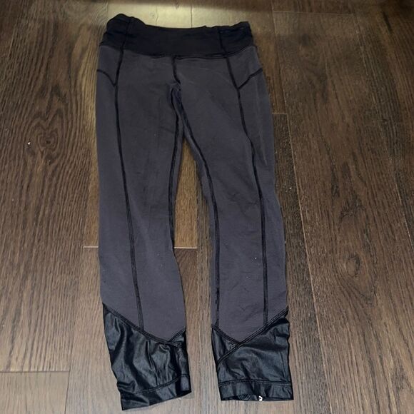 Lululemon
Leggings - Reflective bottoms - Picture 1 of 9